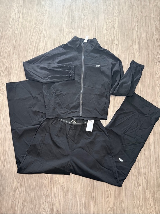 ALO Yoga Other - ALO Yoga Black Zip Front Track Jacket and Joggers Set